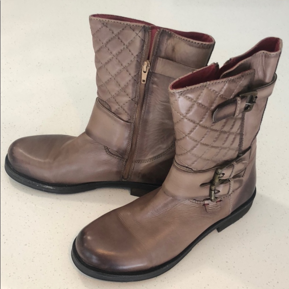 💢SOLD💢Boots Boots Boots